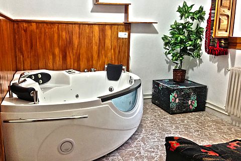 Jacuzzi-Zimmer für zwei Personen in Ferienhaus 2