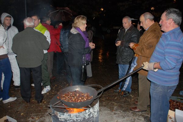 Kastanienrösten beim Fest der Kastanien